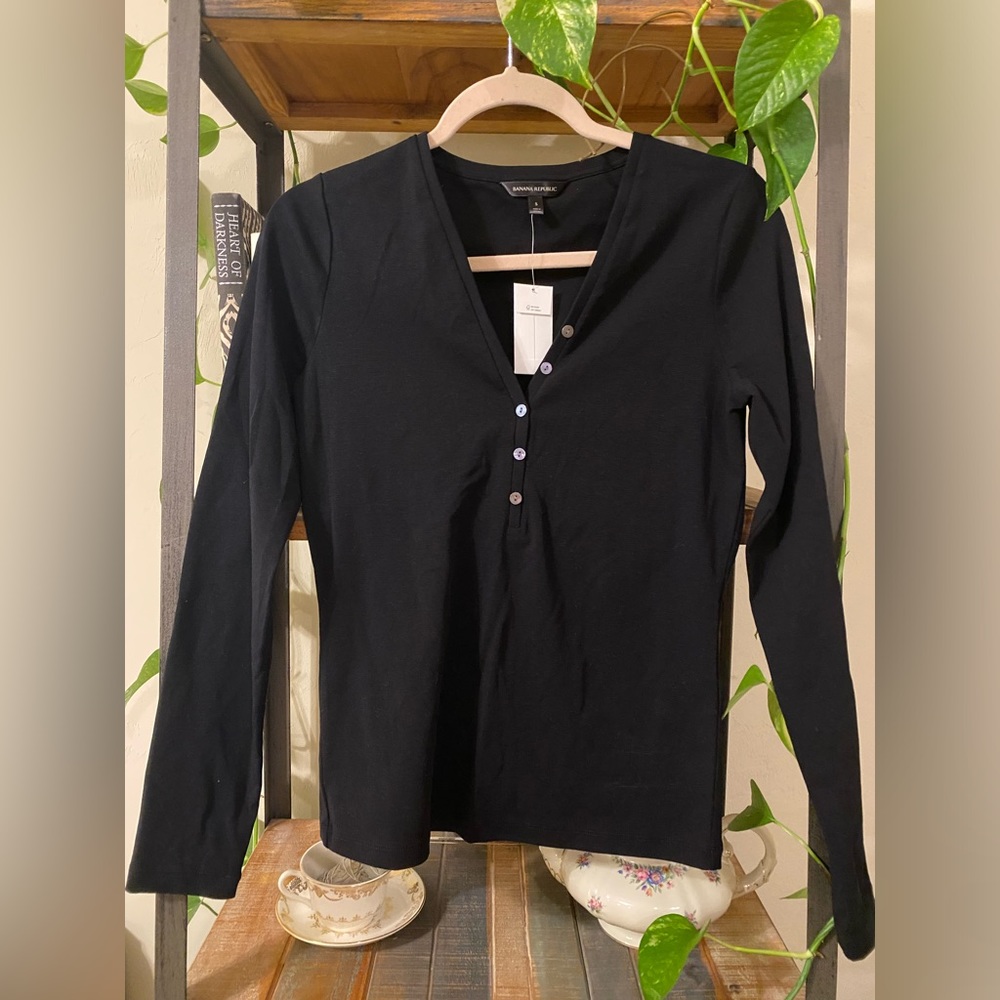 Banana Republic Refined Henley Shirt Size: Small